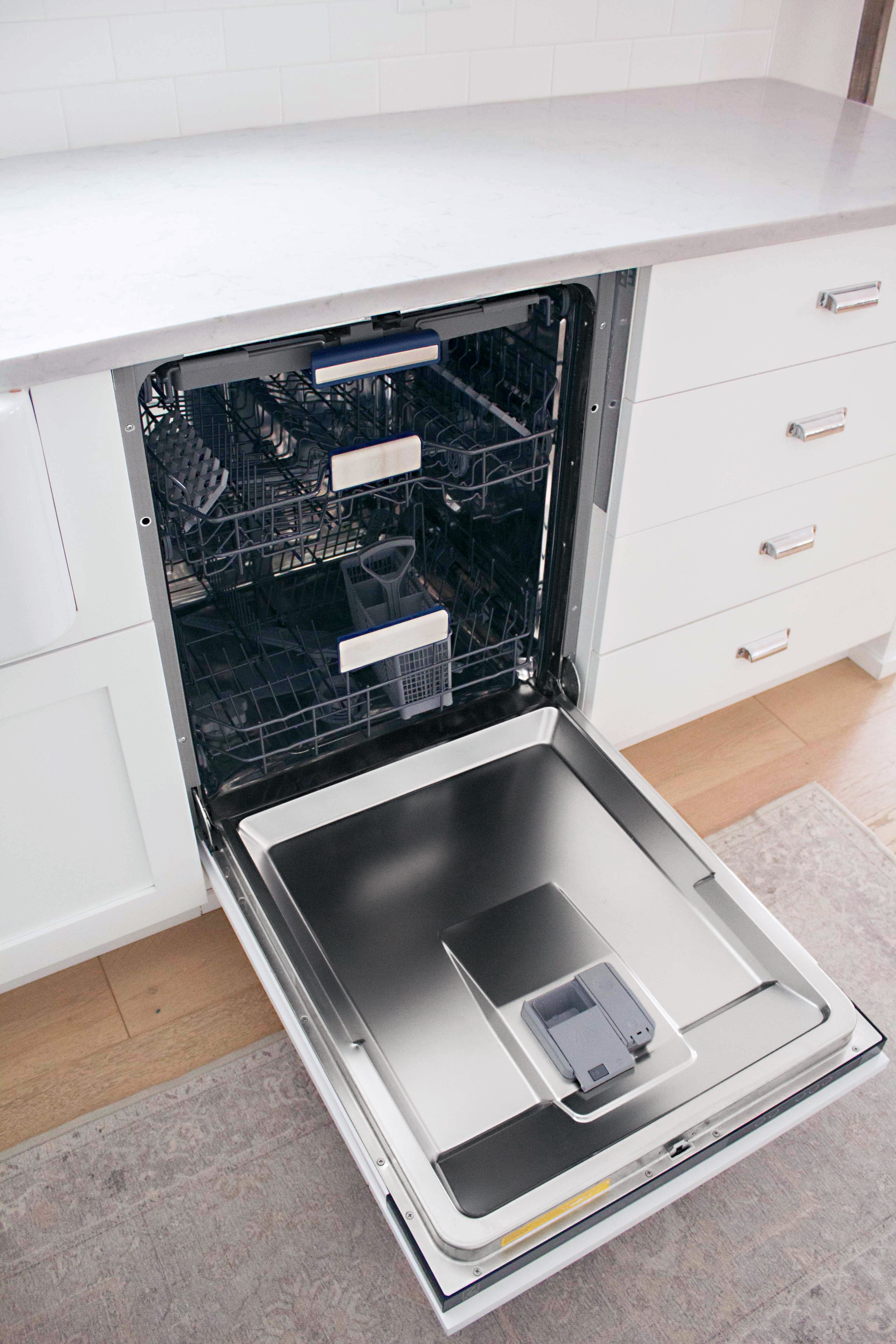 ZLINE 24" Tallac Series 3rd Rack Tall Tub Dishwasher in Custom Panel Ready with Stainless Steel Tub, 51dBa (DWV-24)